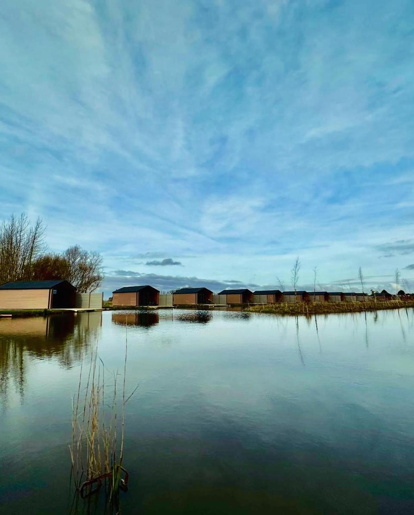 Lakeside Fishing Retreats Boston Bilik gambar