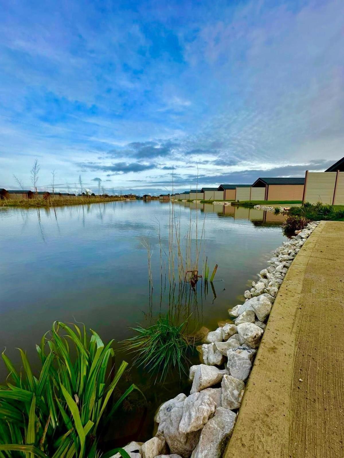 Lakeside Fishing Retreats Boston Bilik gambar