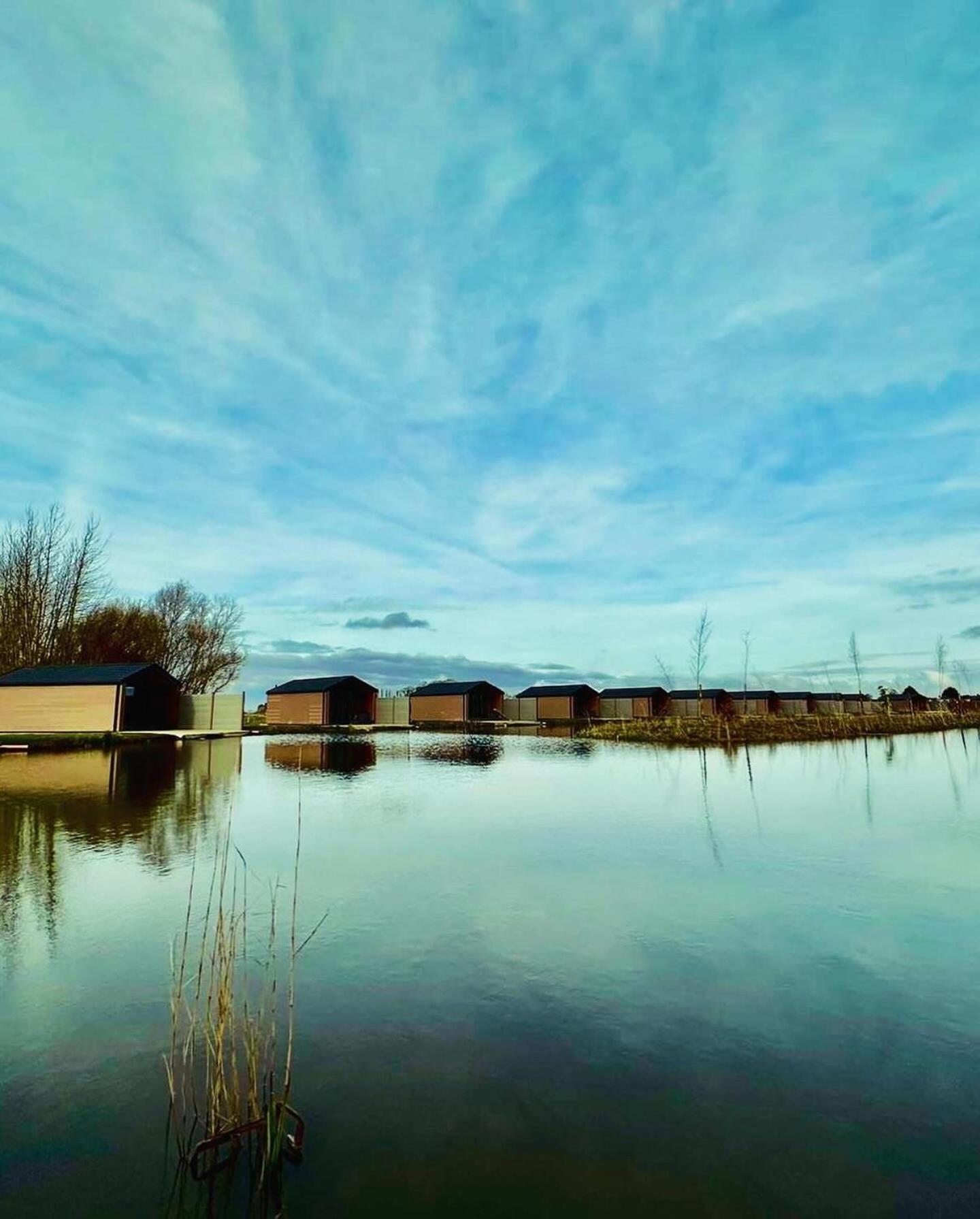 Lakeside Fishing Retreats Boston Bilik gambar