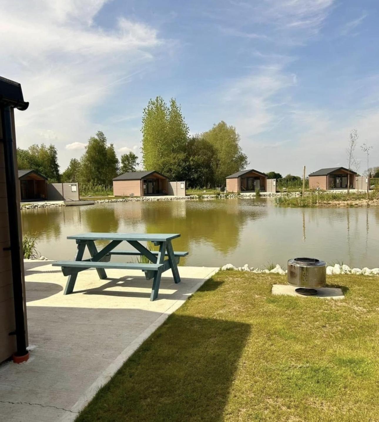 Lakeside Fishing Retreats Boston Bilik gambar