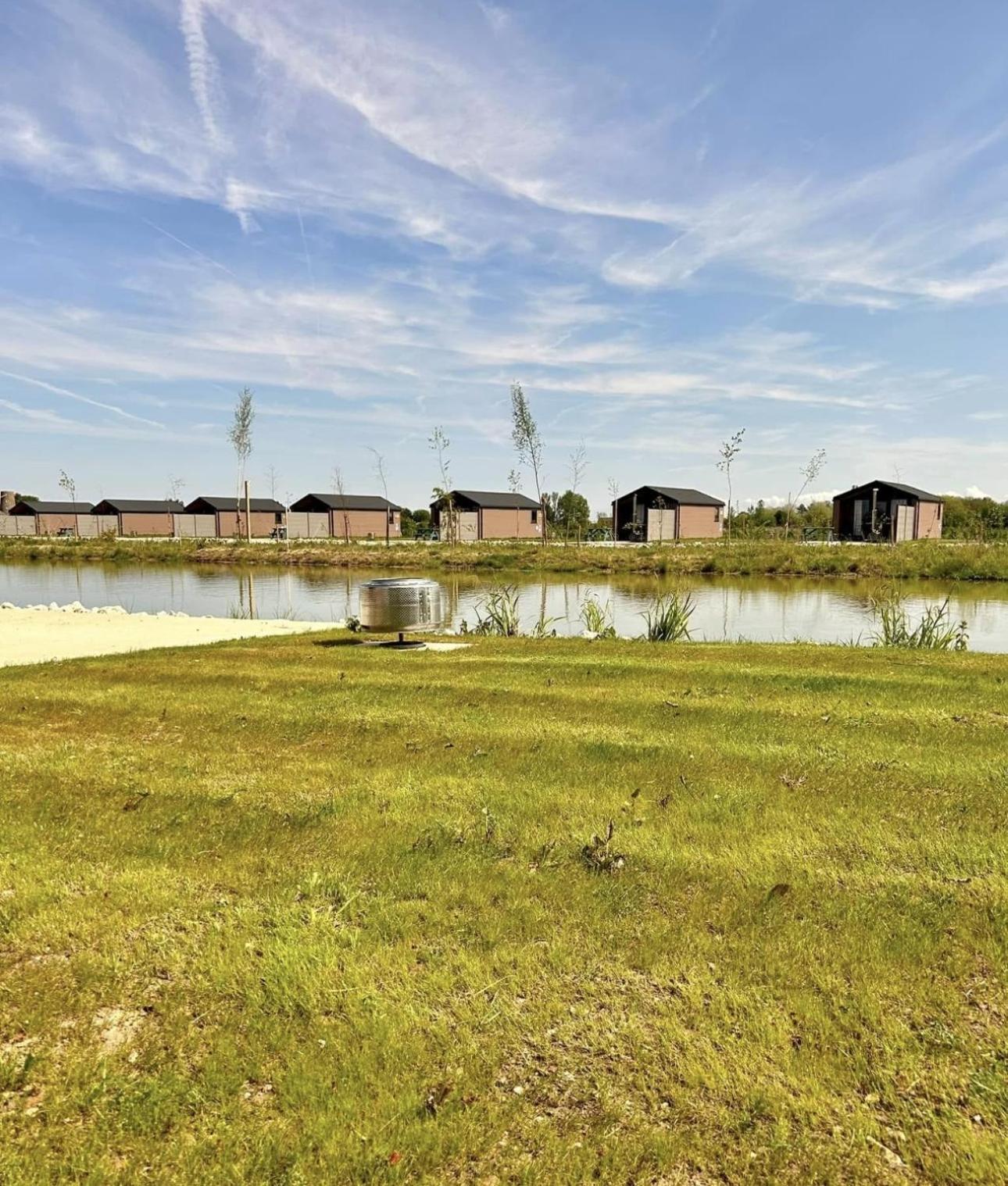 Lakeside Fishing Retreats Boston Bilik gambar