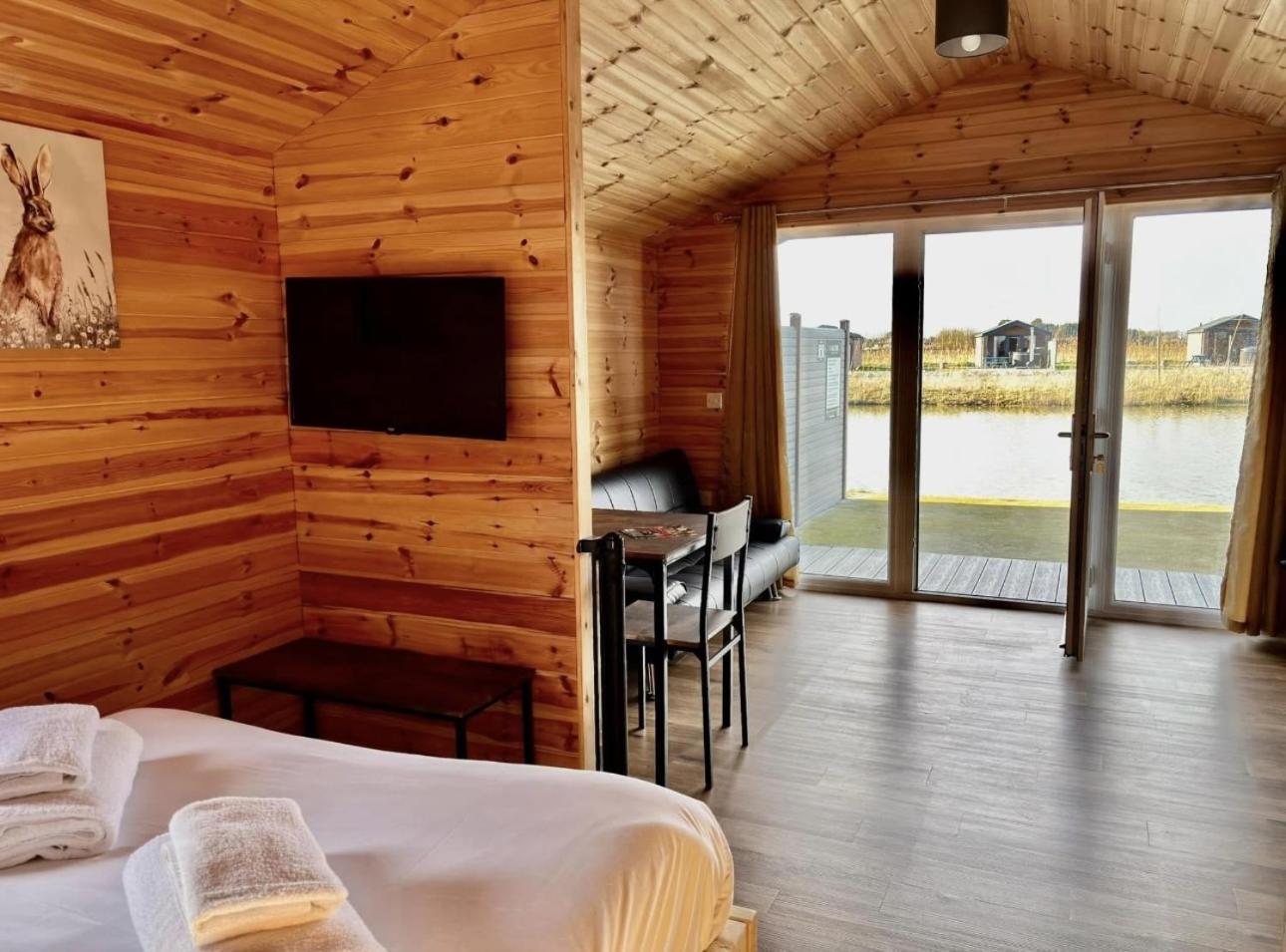 Lakeside Fishing Retreats Boston Bilik gambar