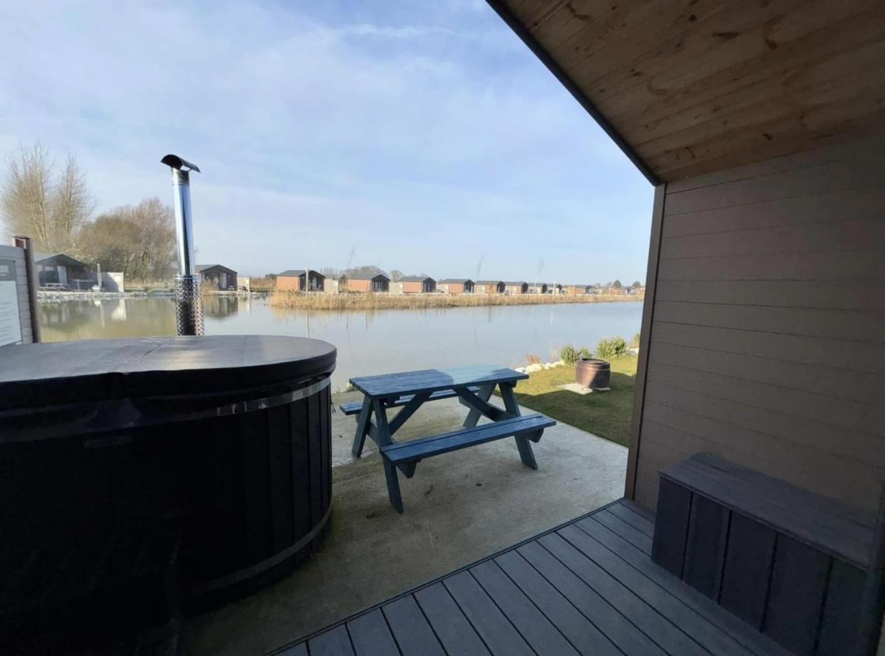 Lakeside Fishing Retreats Boston Bilik gambar