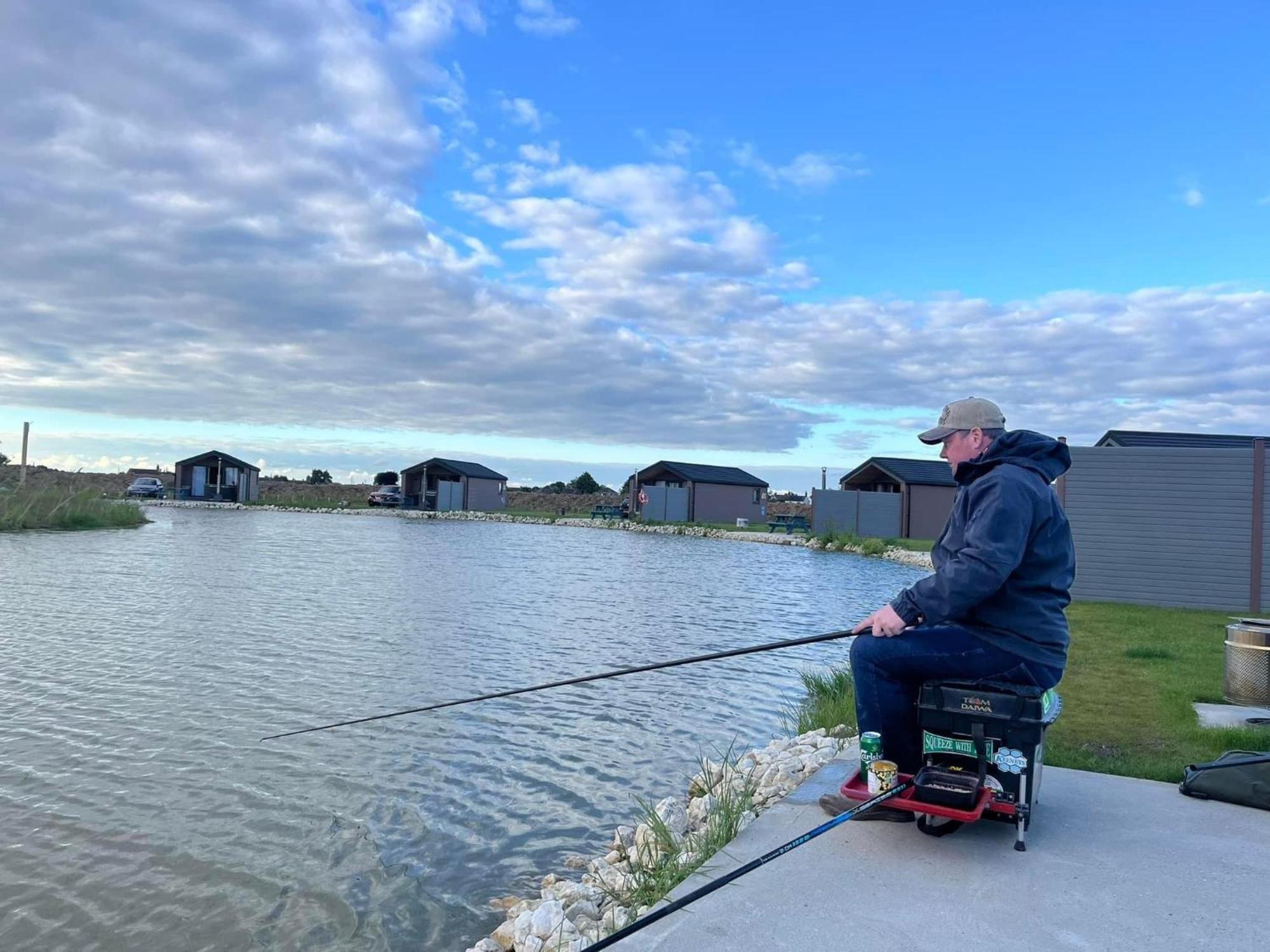 Lakeside Fishing Retreats Boston Bilik gambar