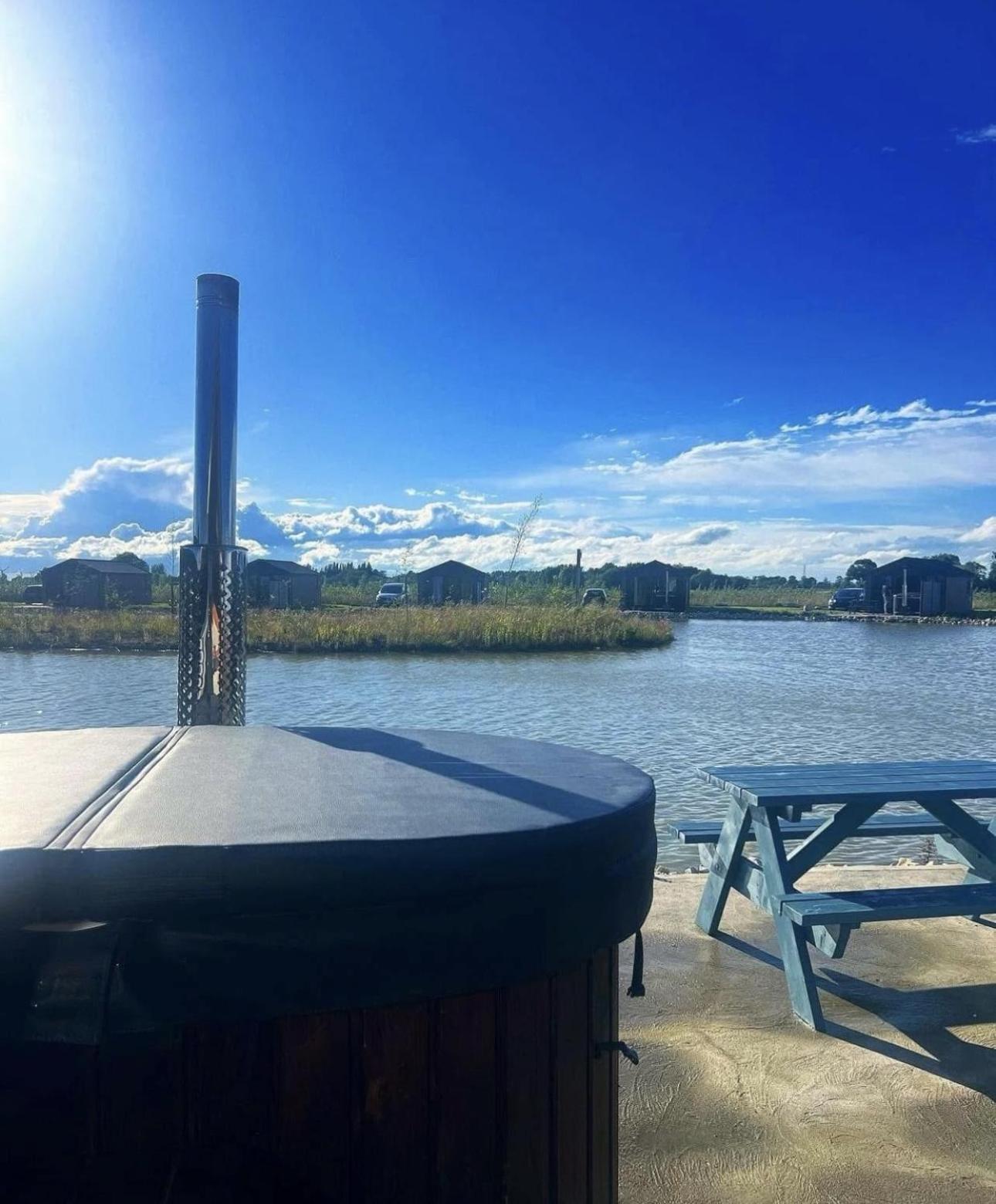 Lakeside Fishing Retreats Boston Bilik gambar
