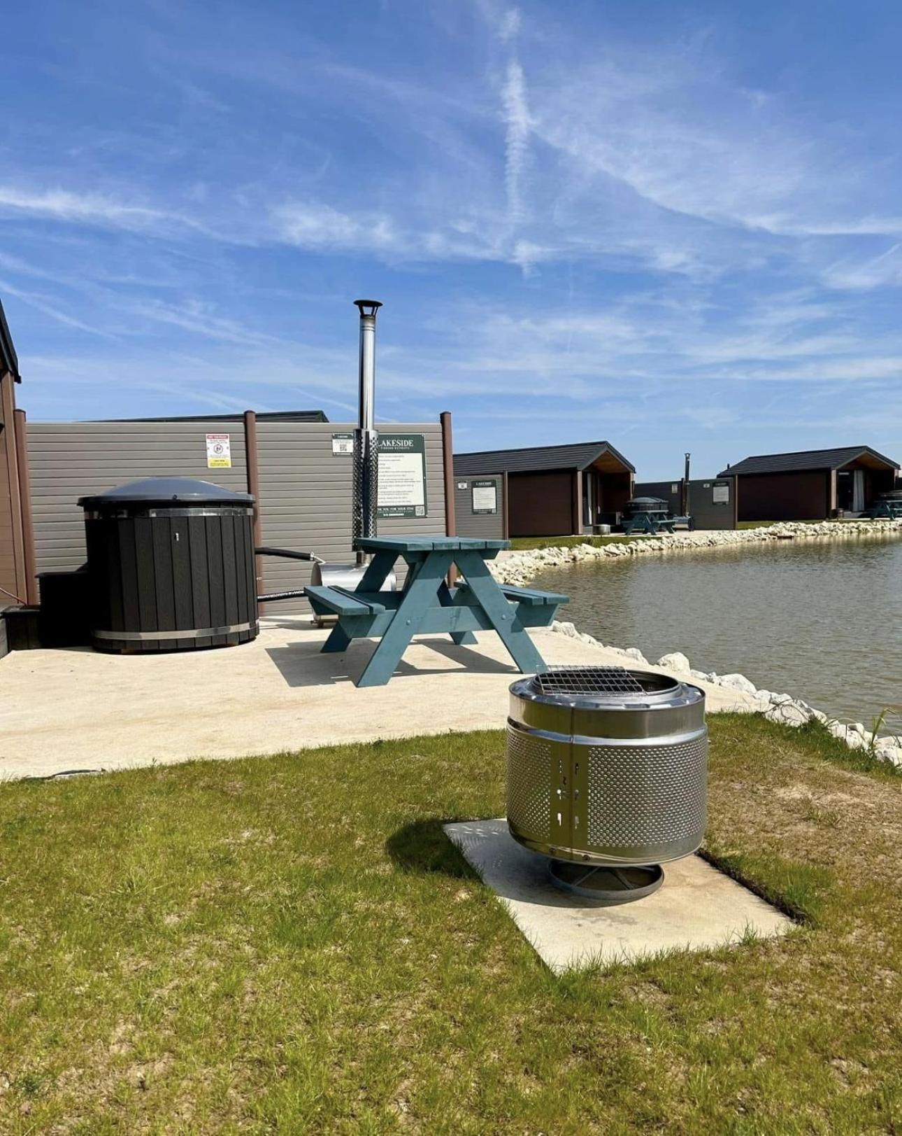 Lakeside Fishing Retreats Boston Bilik gambar